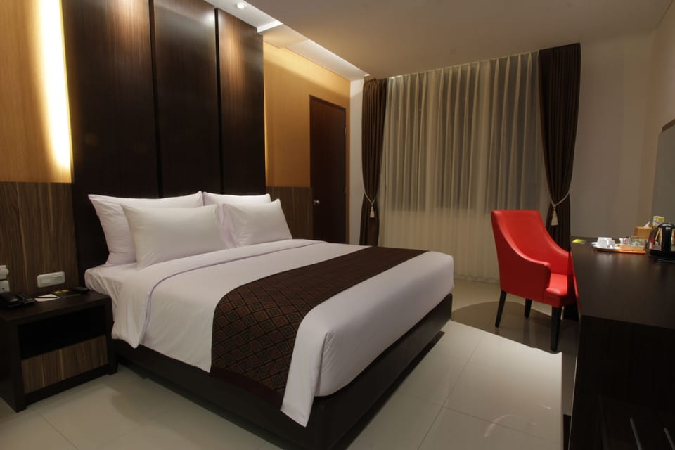 Deluxe Double Room | Minibar, in-room safe, desk, free WiFi