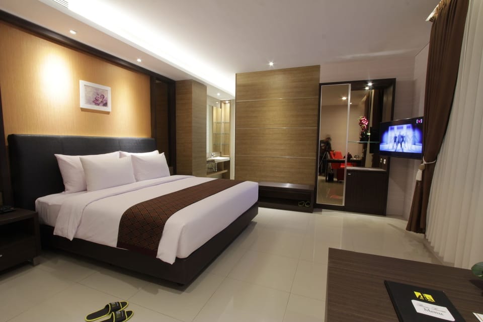 Junior Suite | Minibar, in-room safe, desk, free WiFi