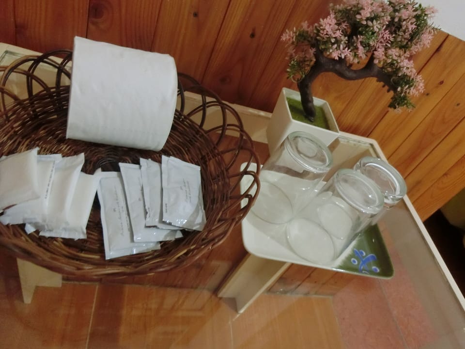 WiFi (free), bed sheets