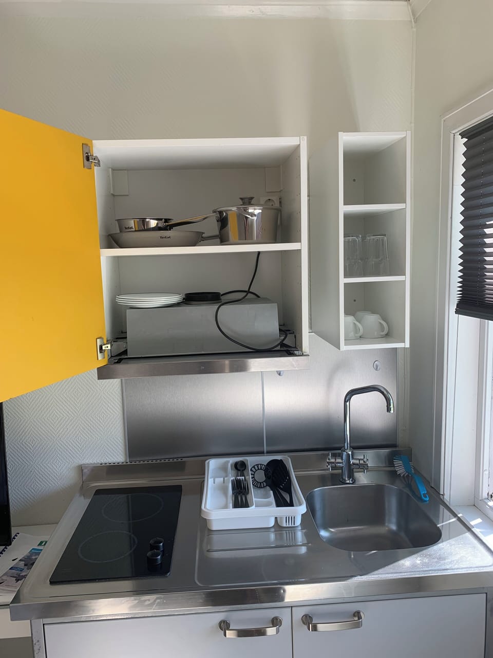 Shared fridge, dishwasher, cookware/dishes/utensils