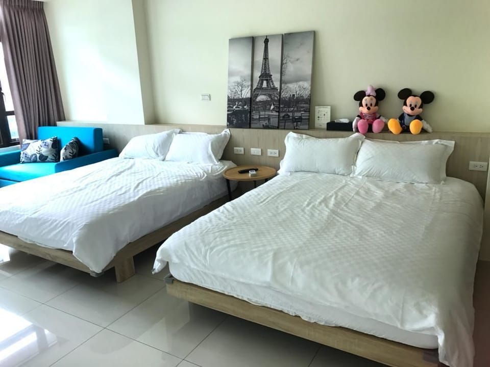 Deluxe Quadruple Room (Star) | Desk, blackout drapes, soundproofing, rollaway beds