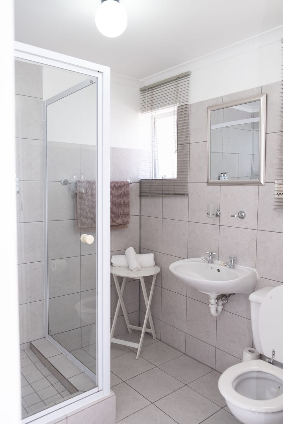 Standard Double Room | Bathroom | Deep soaking tub, rainfall showerhead, free toiletries, hair dryer