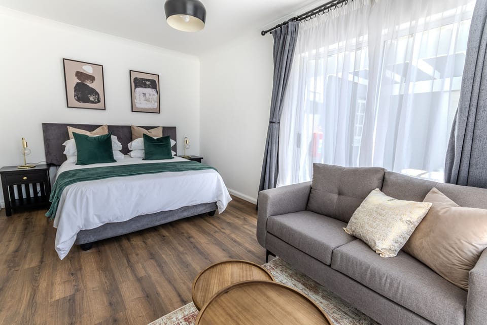 Family Room | In-room safe, iron/ironing board, free WiFi, bed sheets