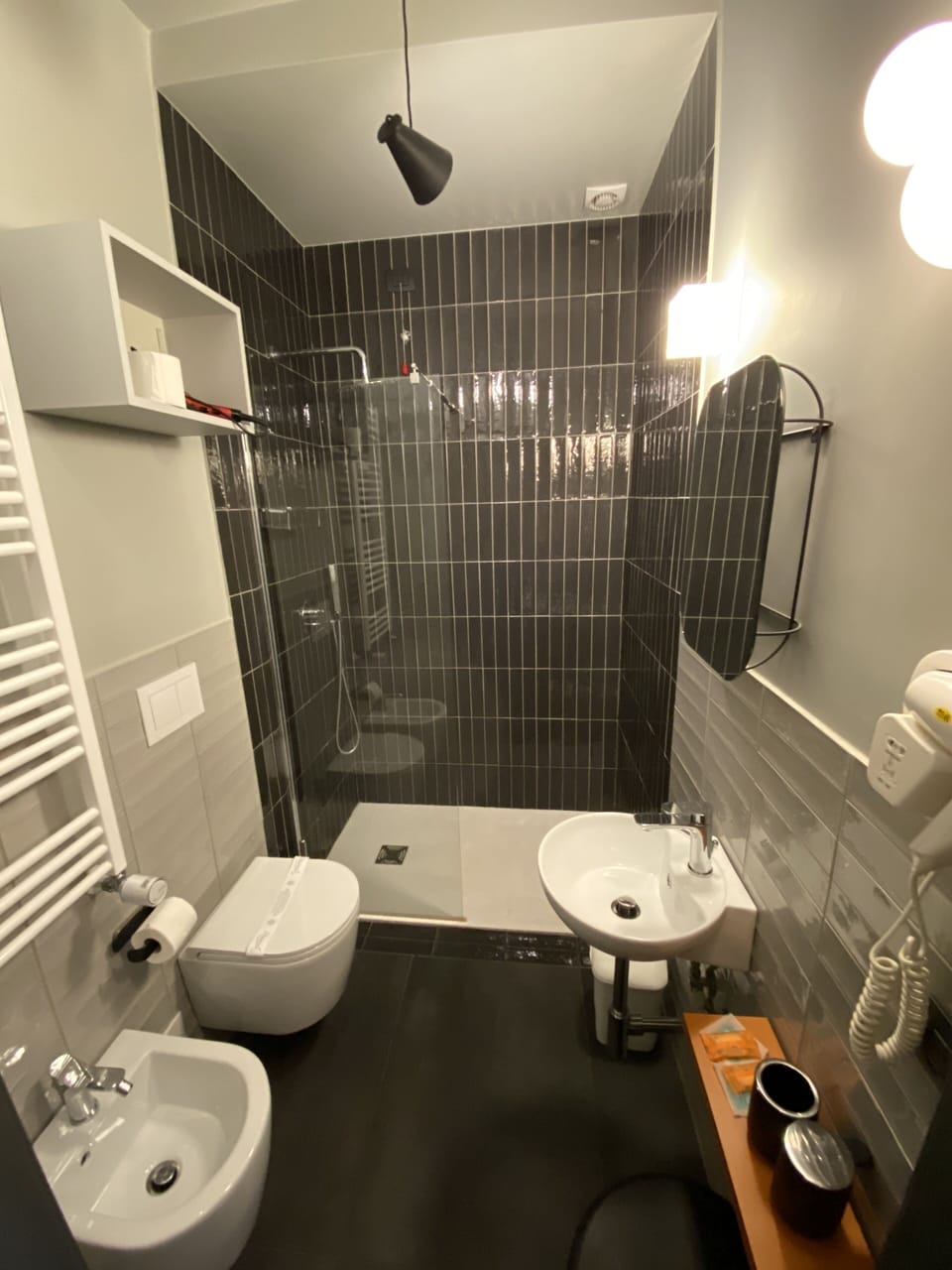 Luxury Double Room, Balcony | Bathroom | Shower, rainfall showerhead, free toiletries, hair dryer