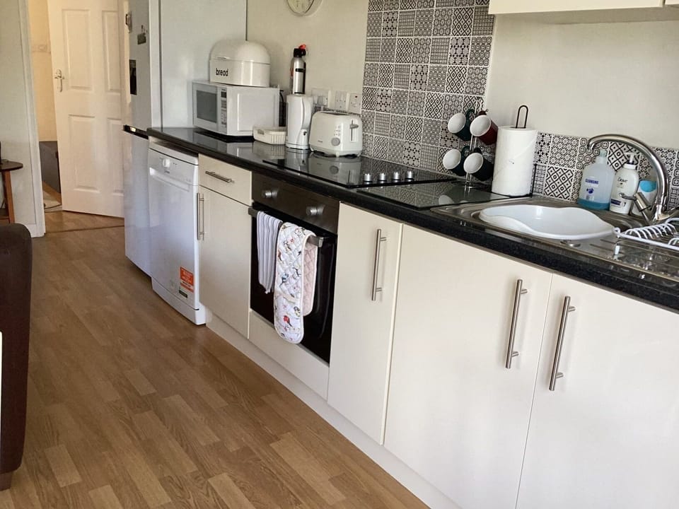 Deluxe Cottage, Ensuite, Garden View | Shared kitchen