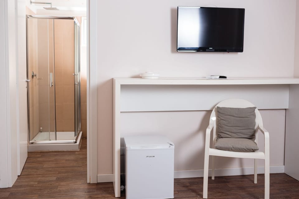 Comfort Double or Twin Room, 1 King Bed | Room amenity