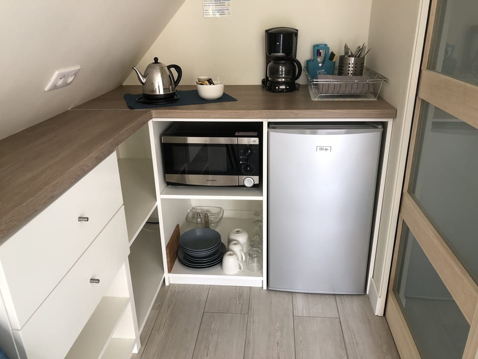 Deluxe Double Room, Balcony | Private kitchenette | Fridge, microwave, coffee/tea maker, electric kettle