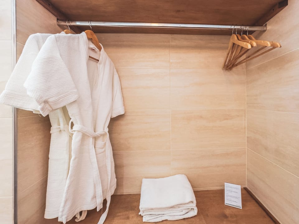 Superior Double Room, 1 Queen Bed | Bathroom | Hair dryer, towels, soap, shampoo