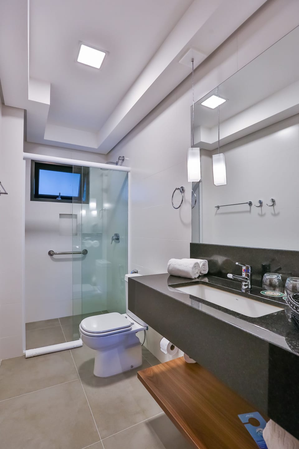 Superior Room, 1 King Bed | Bathroom | Shower, free toiletries, hair dryer, towels
