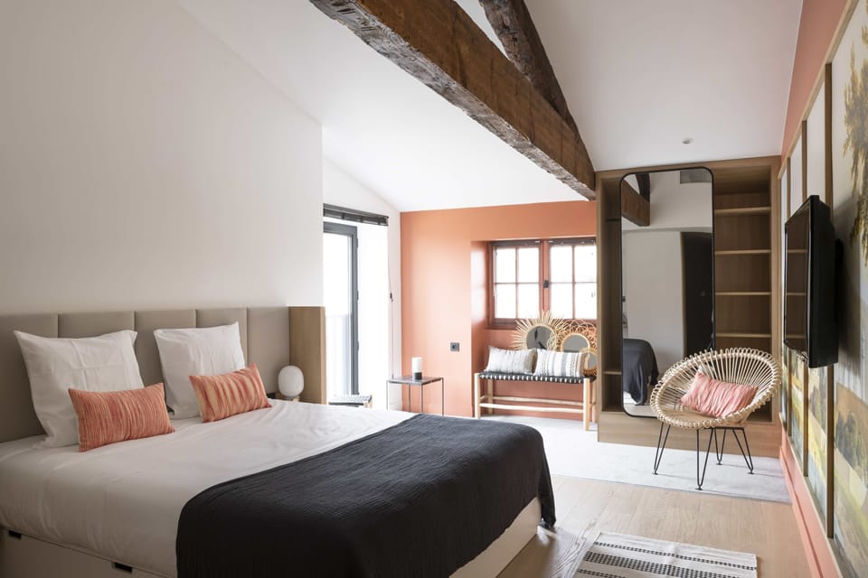 Superior Double Room, Private Bathroom | Individually decorated, individually furnished, blackout drapes