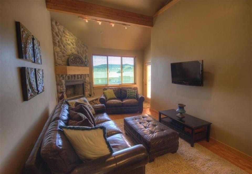 Main Living space with Leather sofas, Flatscreen and Fireplace