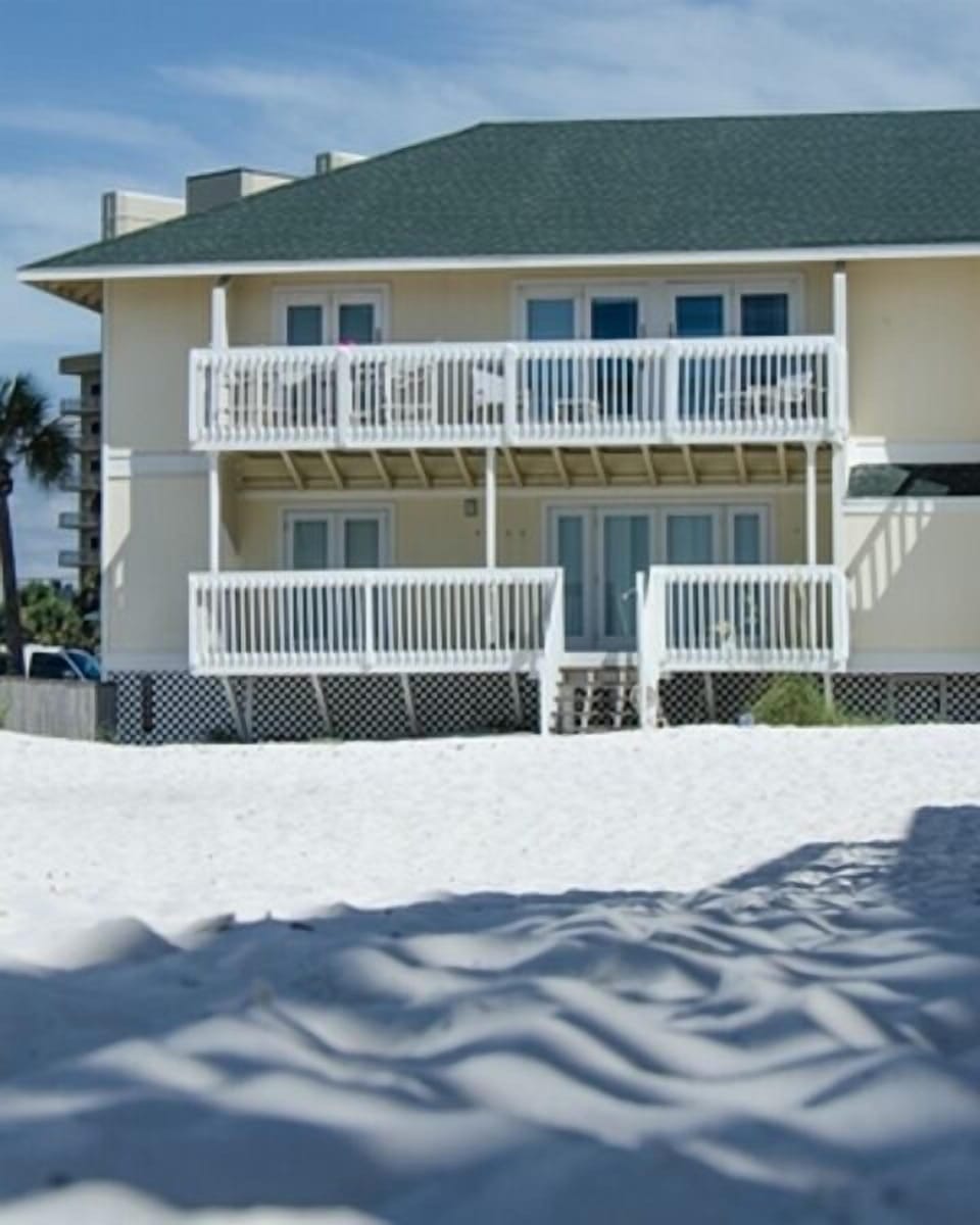 Great second floor unit with a large balcony view of the ocean!
