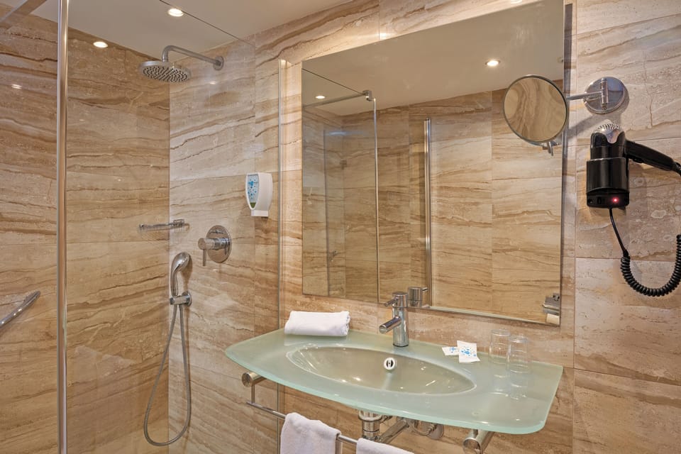 Studio, Balcony | Bathroom | Shower, towels
