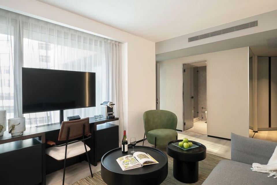 Junior Suite | Living area | TV