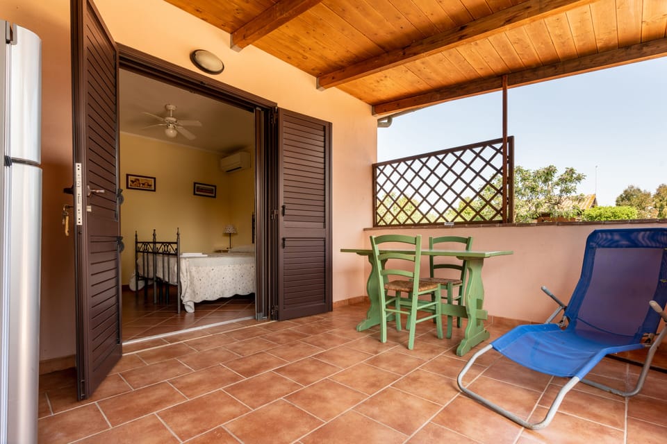 Room | Desk, rollaway beds (surcharge), WiFi (free), bed sheets