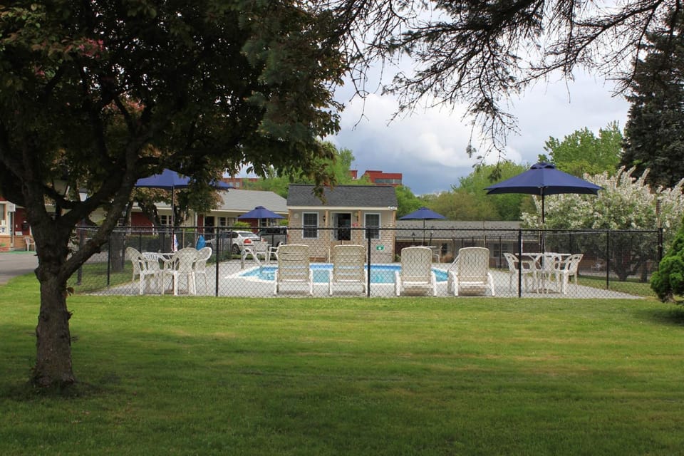 Seasonal outdoor pool
