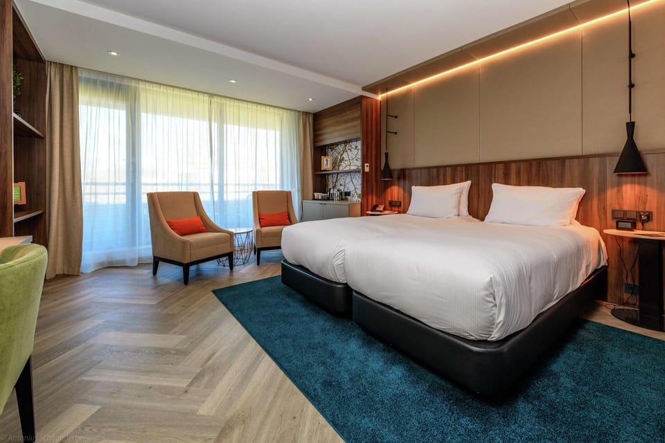Premium bedding, in-room safe, desk, laptop workspace