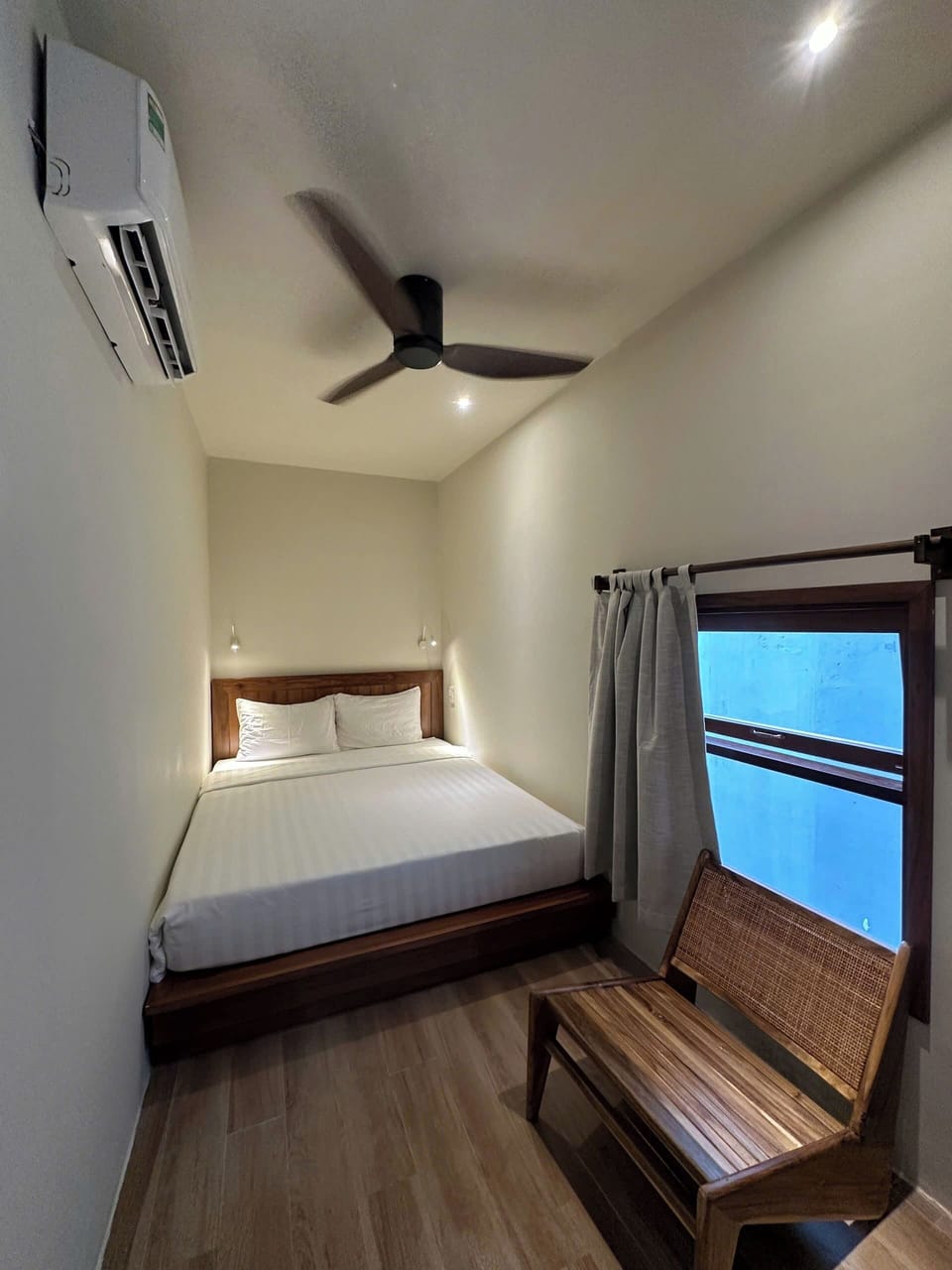 Economy Room | Premium bedding, pillowtop beds, desk, laptop workspace