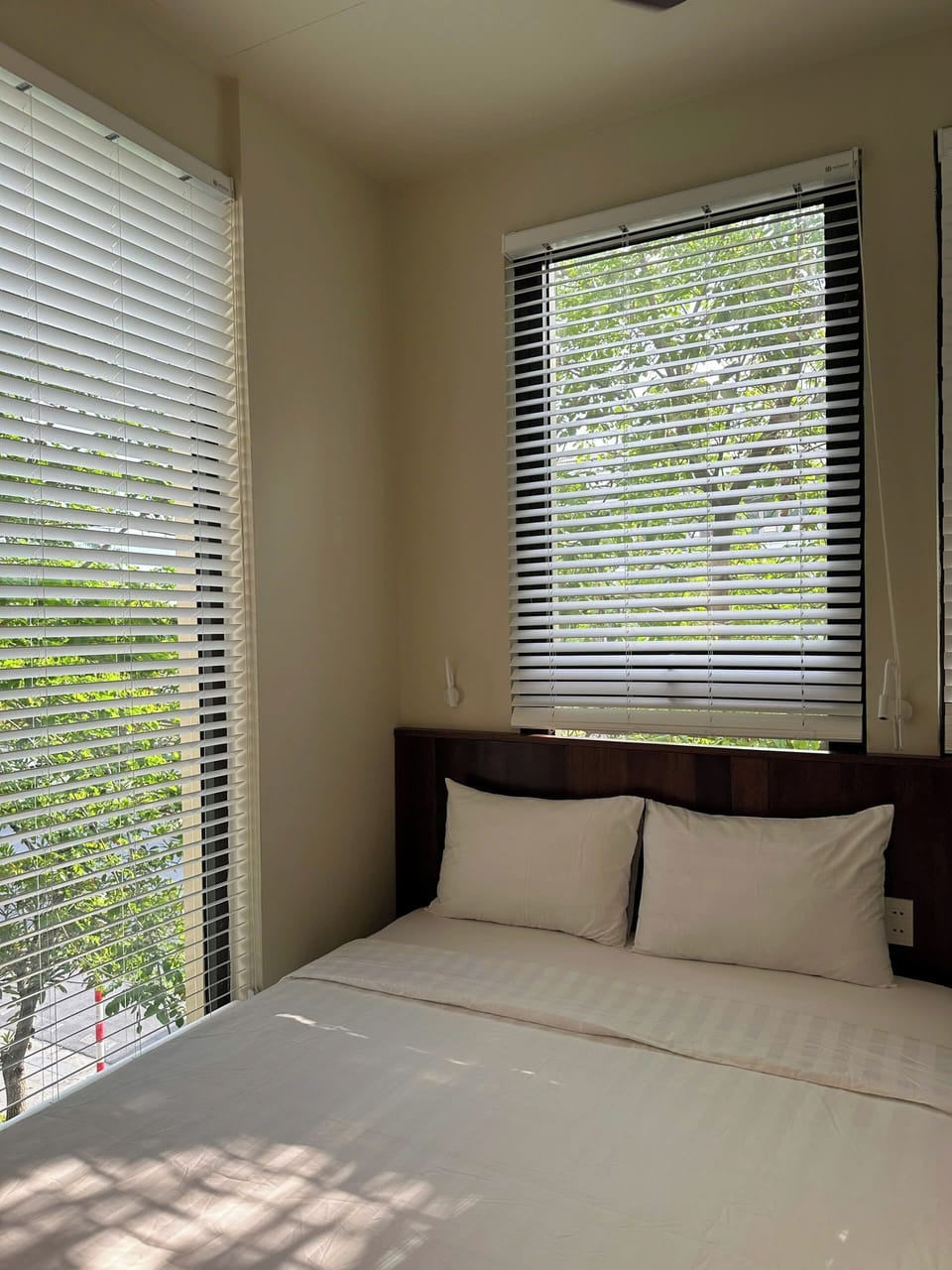 Economy Room | Premium bedding, pillowtop beds, desk, laptop workspace