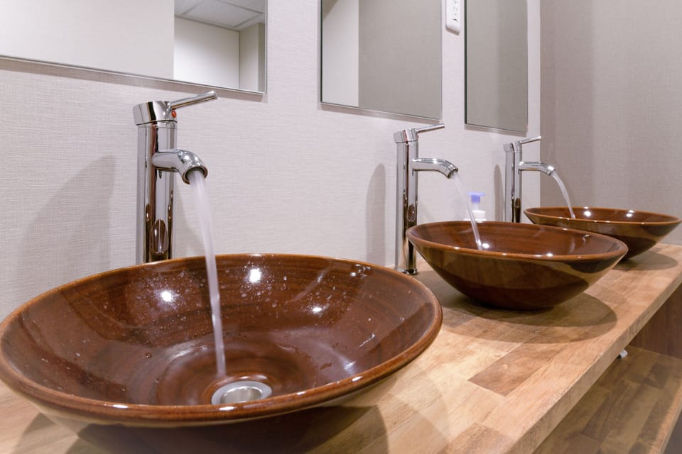 Bathroom sink