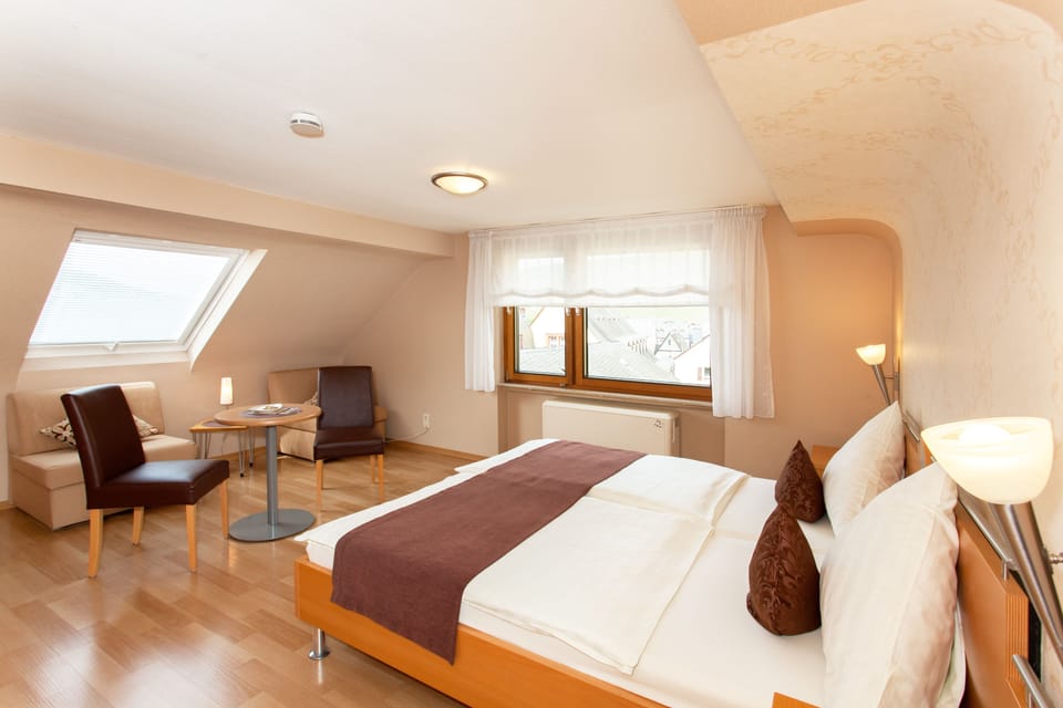 Comfort Double Room, 1 King Bed, Non Smoking, City View | Hypo-allergenic bedding, desk, blackout drapes, free WiFi