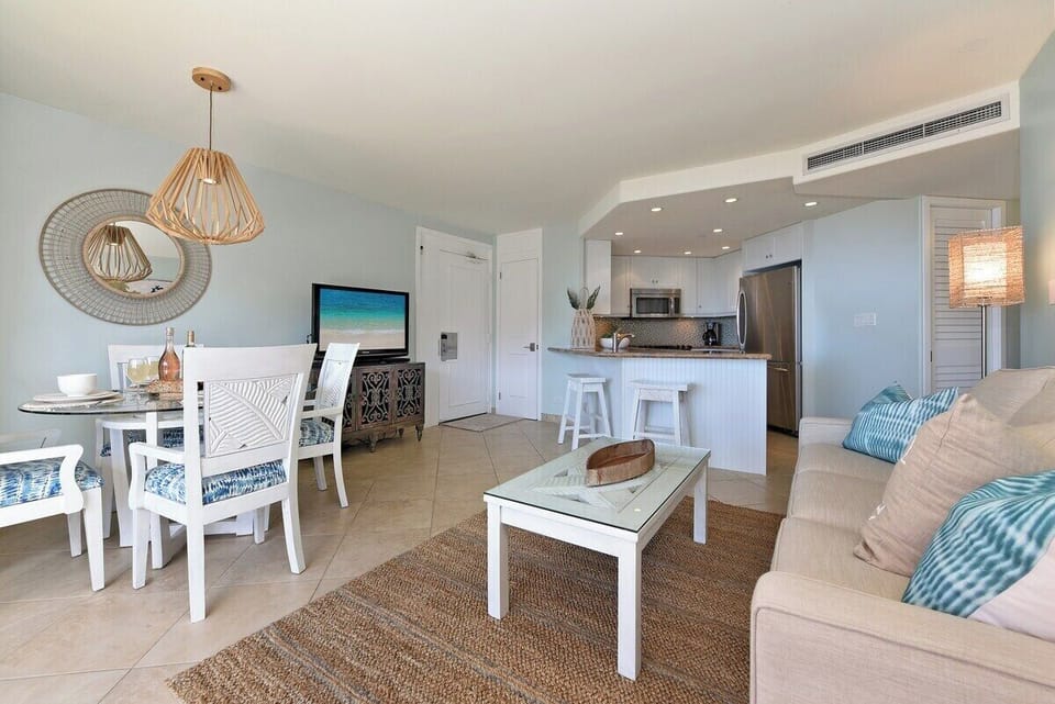 Open living area perfect for family and friends lounging