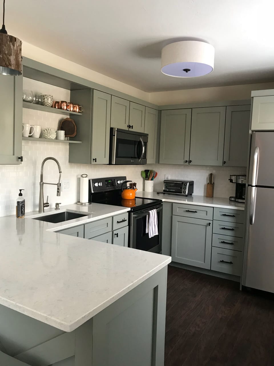 Updated kitchen with all needed kitchen items to make a meal during your stay 