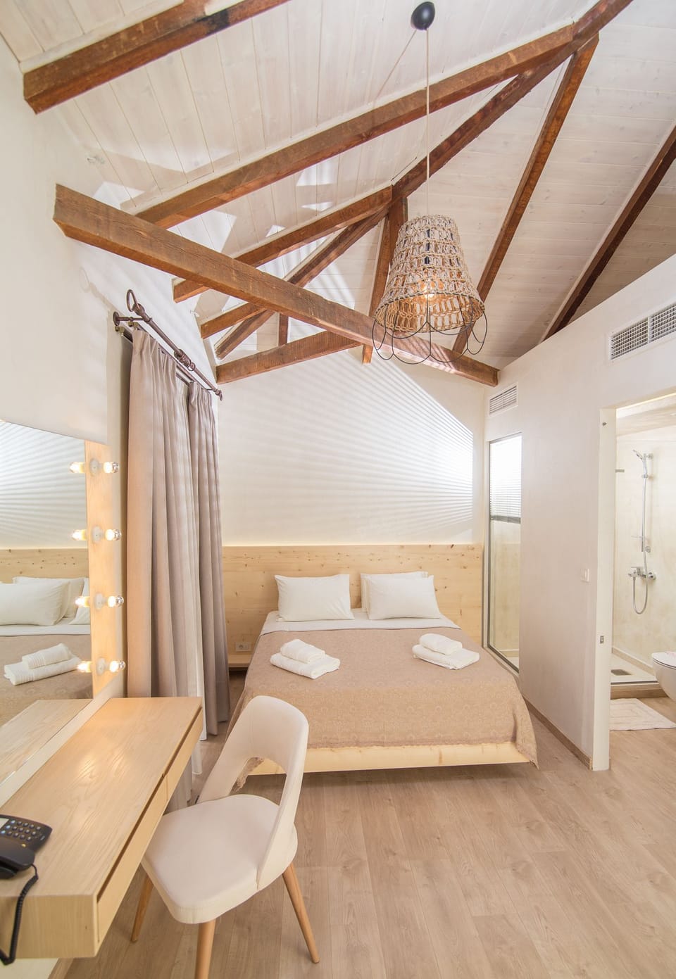 Loft (Ceiling Window only) | Hypo-allergenic bedding, desk, soundproofing, iron/ironing board