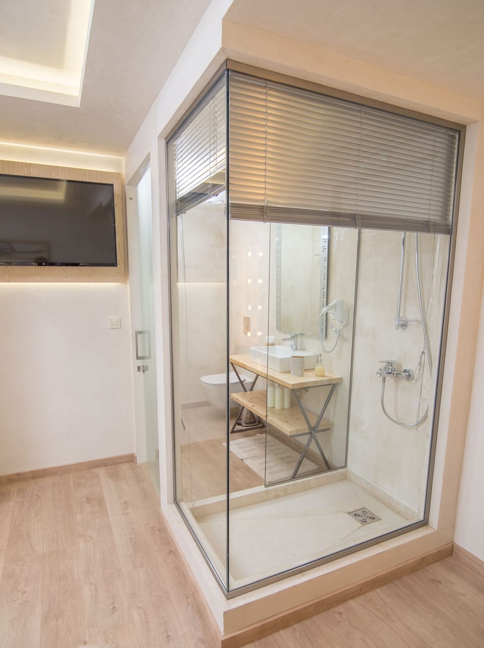Superior Double Room, Balcony, City View | Bathroom | Shower, free toiletries, hair dryer, towels