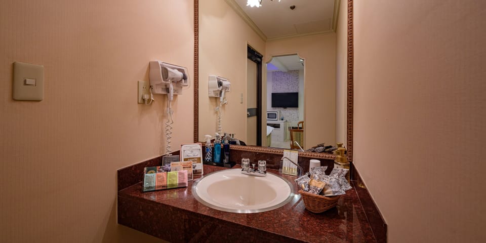 Double Room with Bathtub, Non Smoking (Early Check-out at 11:00) | Desk, soundproofing, free WiFi, bed sheets