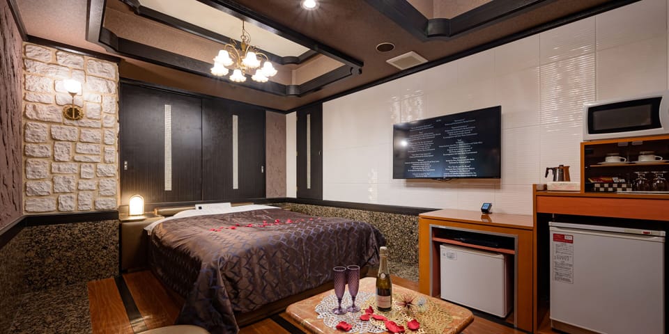 Double Room with Bathtub, Smoking (Early Check-out at 11:00) | Desk, soundproofing, free WiFi, bed sheets