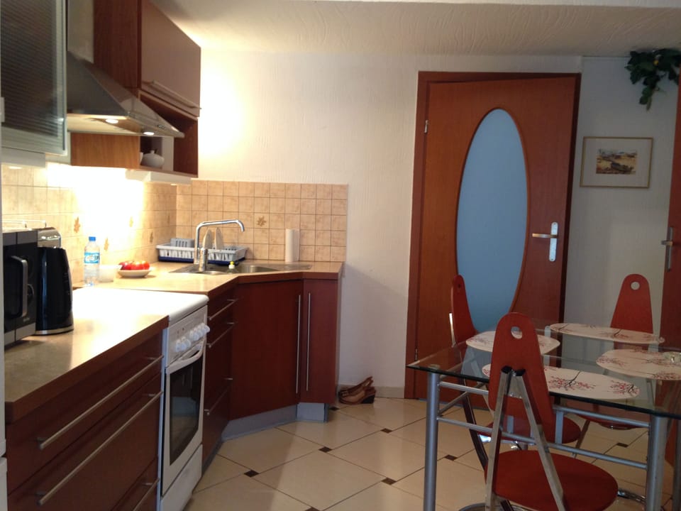 Apartment (4036) | Private kitchen | Coffee/tea maker, electric kettle, cookware/dishes/utensils