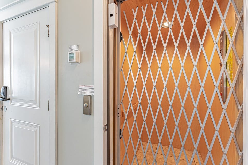 Elevator to every floor