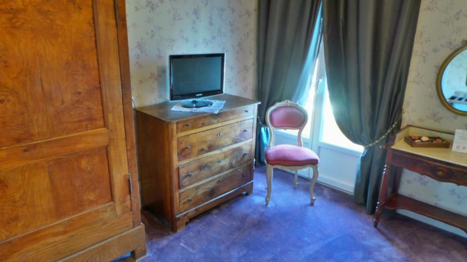 Superior Double Room, Balcony, City View | In-room safe, individually decorated, individually furnished, desk