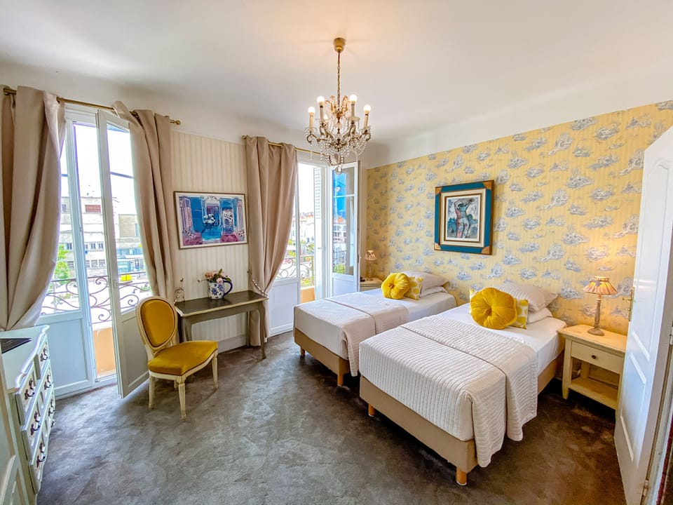 Superior Twin Room, Park View | In-room safe, individually decorated, individually furnished, desk