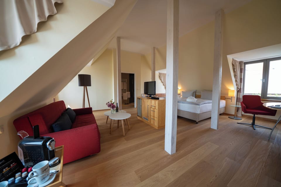 Junior Suite | In-room safe, free WiFi, bed sheets