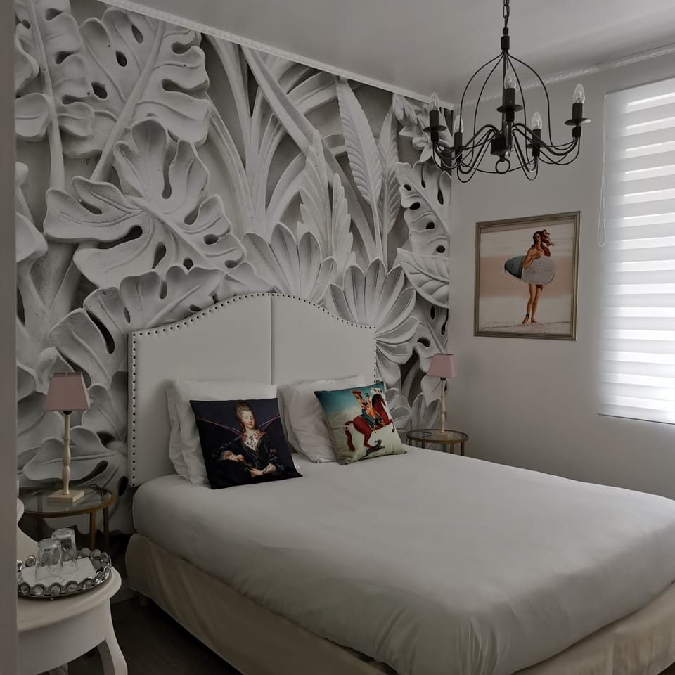 Deluxe Double or Twin Room | Individually decorated, desk, blackout drapes, free WiFi
