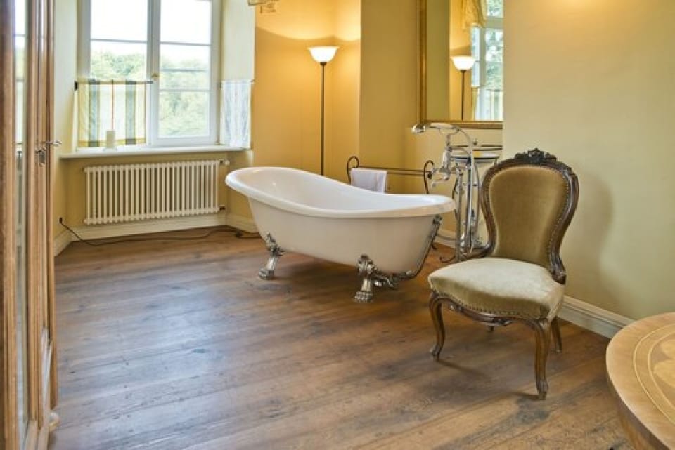 Junior Suite | Bathroom | Shower, hair dryer, towels, soap