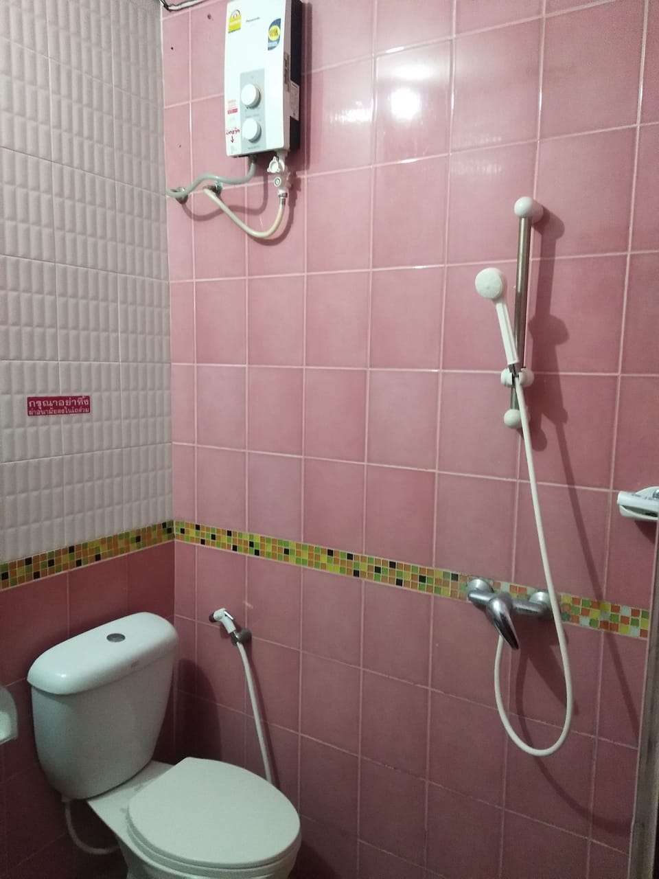 Double Bungalow | Bathroom | Shower, free toiletries