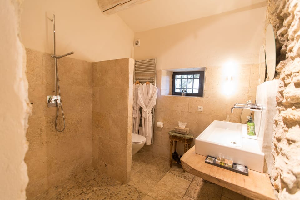 Deluxe Double or Twin Room | Bathroom | Designer toiletries, hair dryer, bathrobes, slippers