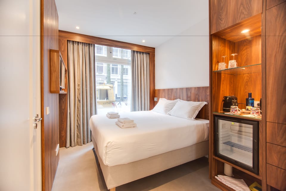 Deluxe Double Room, 1 Queen Bed | Premium bedding, free minibar, individually decorated