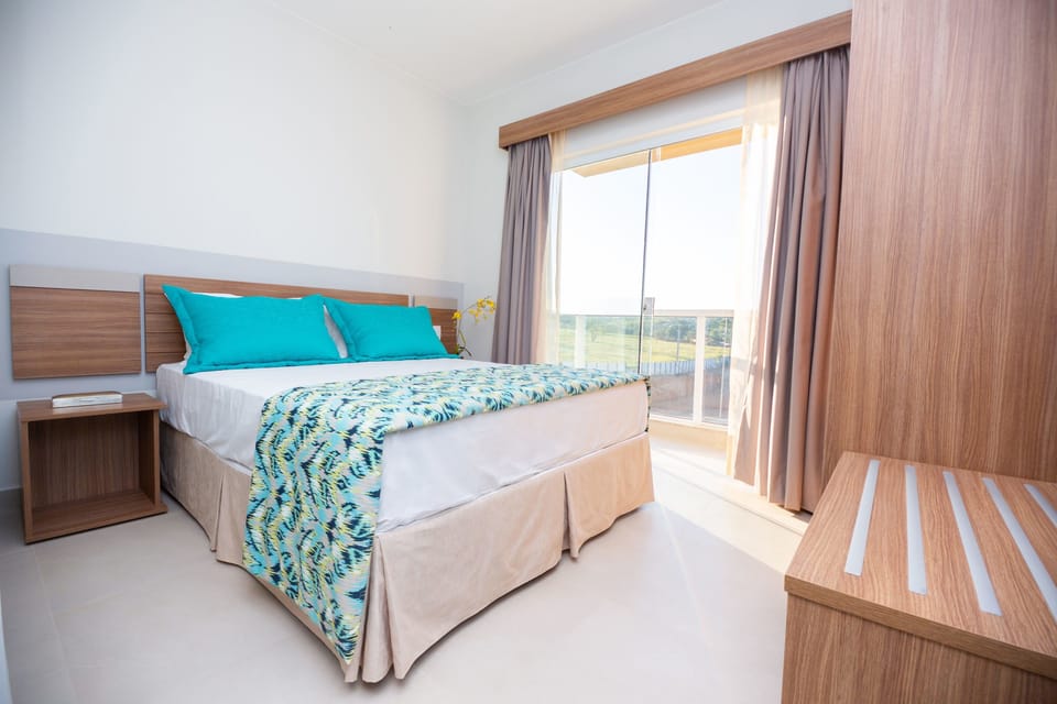 Minibar, free WiFi, bed sheets
