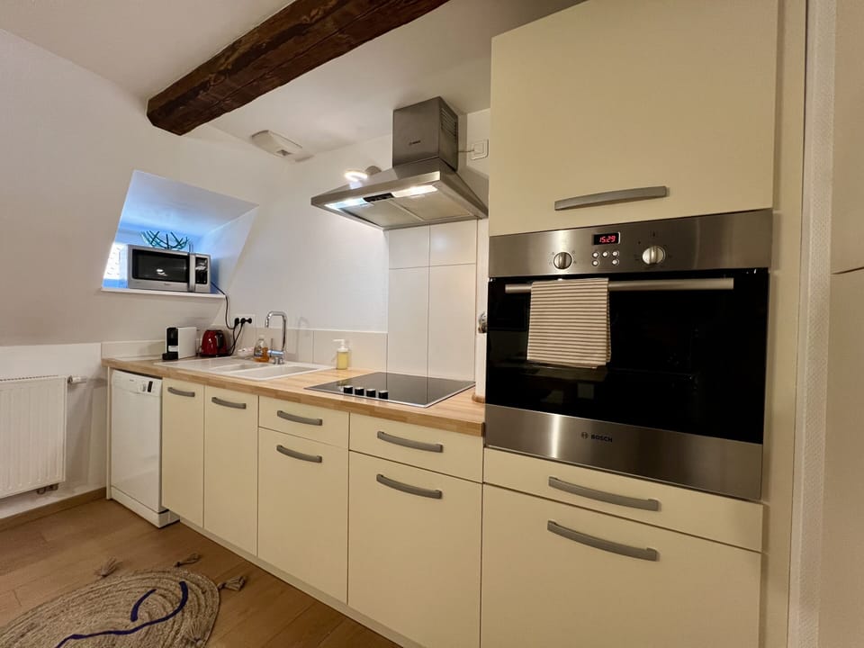 Double Room, Accessible, Ensuite (Chambre « Coeur ») | Shared kitchen | Highchair