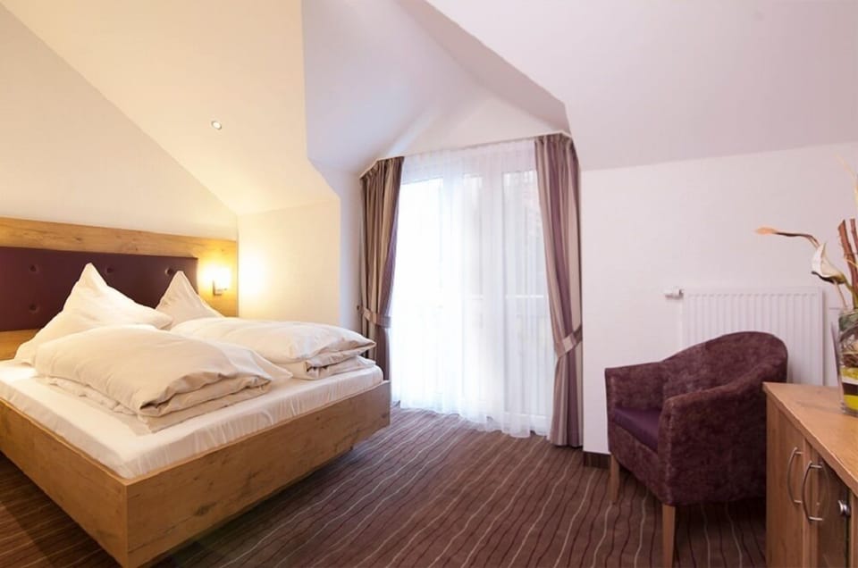 Desk, WiFi (free), bed sheets