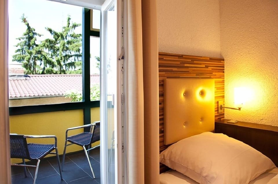 Comfort Single Room | Balcony