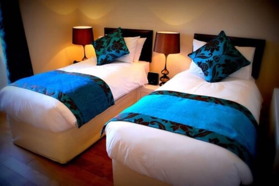 Twin Room | Hypo-allergenic bedding, blackout drapes, soundproofing