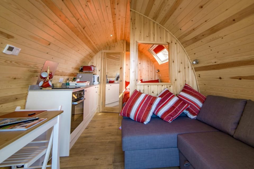 Flat-screen TV, heated floors