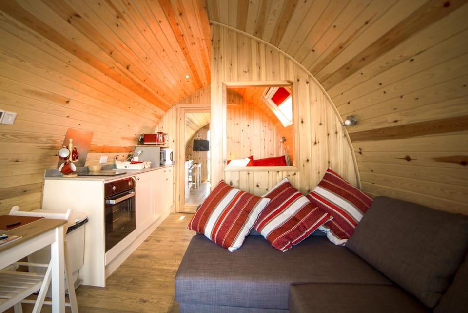 Flat-screen TV, heated floors