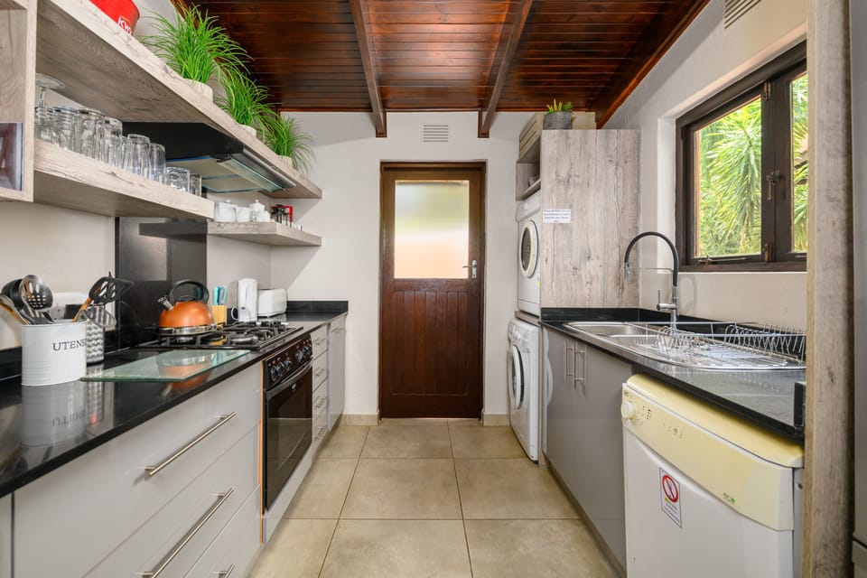 Classic Villa | Private kitchen | Fridge, electric kettle, cookware/dishes/utensils