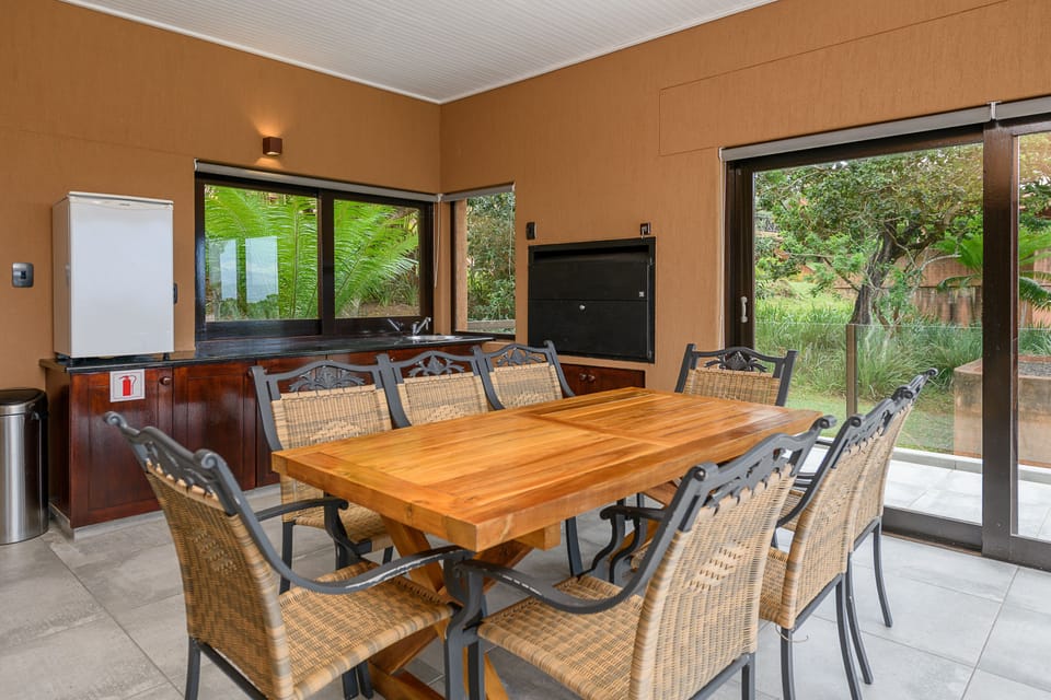 Luxury Villa, 4 Bedrooms | In-room dining